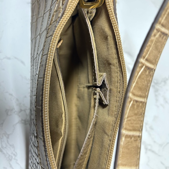 Vintage Worthington Gold Faux Alligator Print Small Shoulder Bag With Strap. - Picture 5 of 5